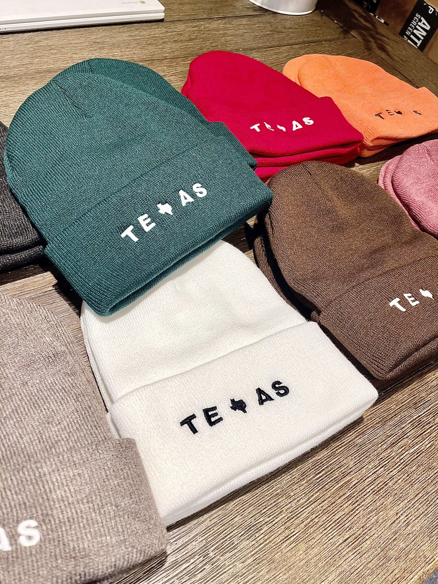 JohnDavidCas's tweet photo. 🚨 TWITTER GIVE-AWAY 🚨 

After selling 400 Texas beanies I want to say THANK YOU by giving away 5 Free Ones 🧢 

Just RT &amp; FAV this post 👍🏼

I’ll pick 5 random people ☑️
(Make sure to FOLLOW so I can get a good mailing for next week.) https://t.co/LhDbElI1Nb
