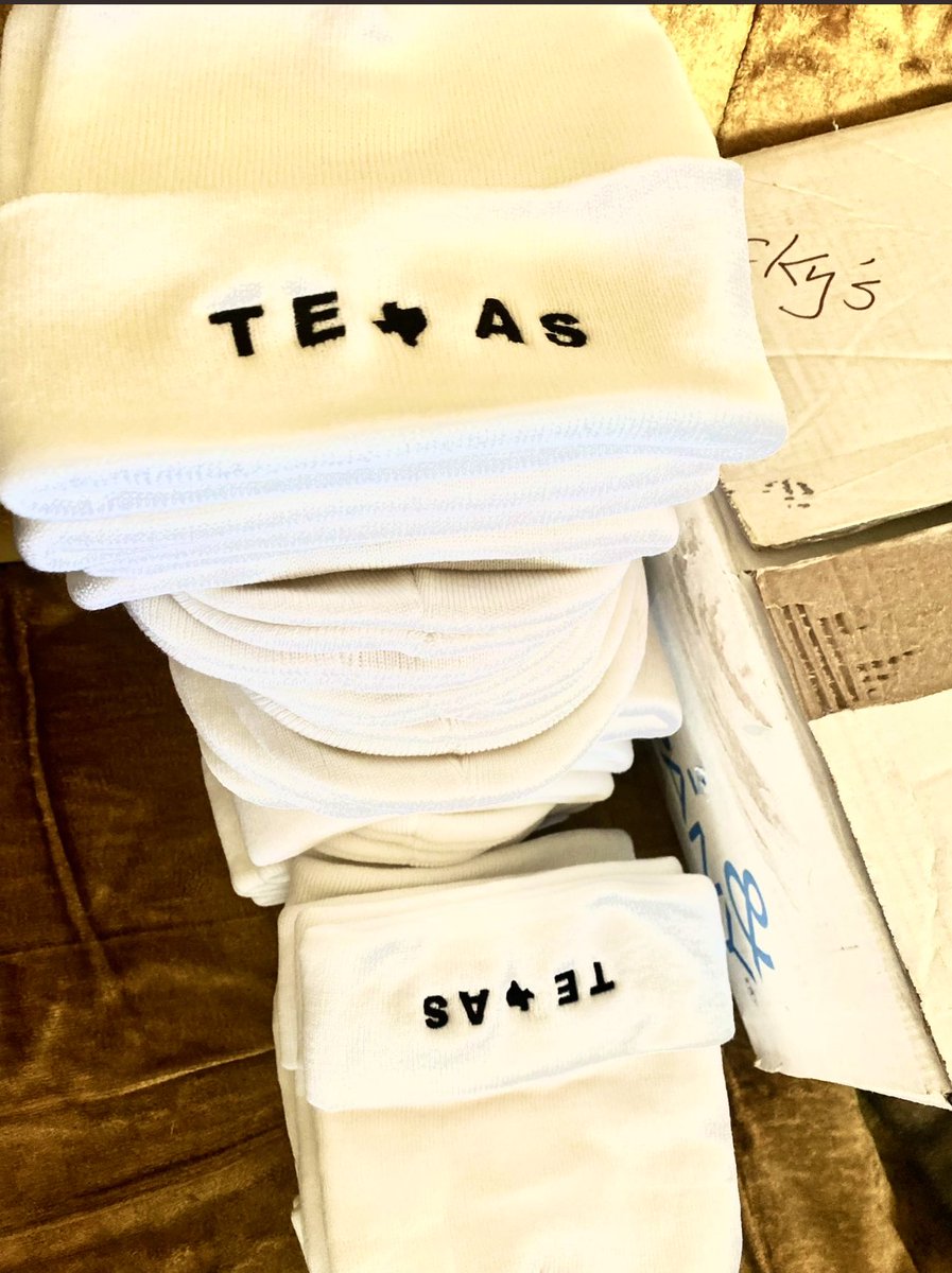 JohnDavidCas's tweet photo. 🚨 TWITTER GIVE-AWAY 🚨 

After selling 400 Texas beanies I want to say THANK YOU by giving away 5 Free Ones 🧢 

Just RT &amp; FAV this post 👍🏼

I’ll pick 5 random people ☑️
(Make sure to FOLLOW so I can get a good mailing for next week.) https://t.co/LhDbElI1Nb