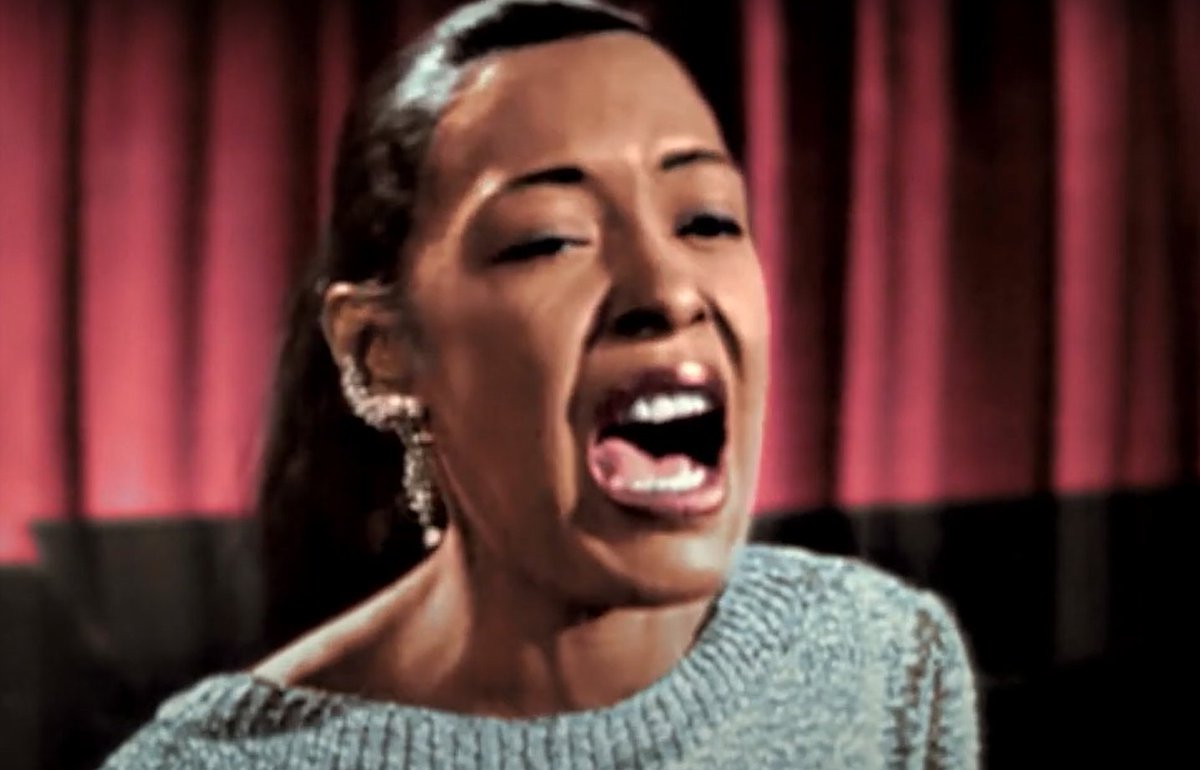 JofreFont's tweet photo. L'acaparament de documentals de les plataformes no han d'acabar amb les projeccions al cinema.
Prova: el docu de Billie Holiday va omplir la sala més gran de la ciutat gràcies a l'#Inedit2021.
Fet de gravacions sonores, es pot veure a casa, però només s'hi entra en pantalla gran. https://t.co/oGQzXrfZU0