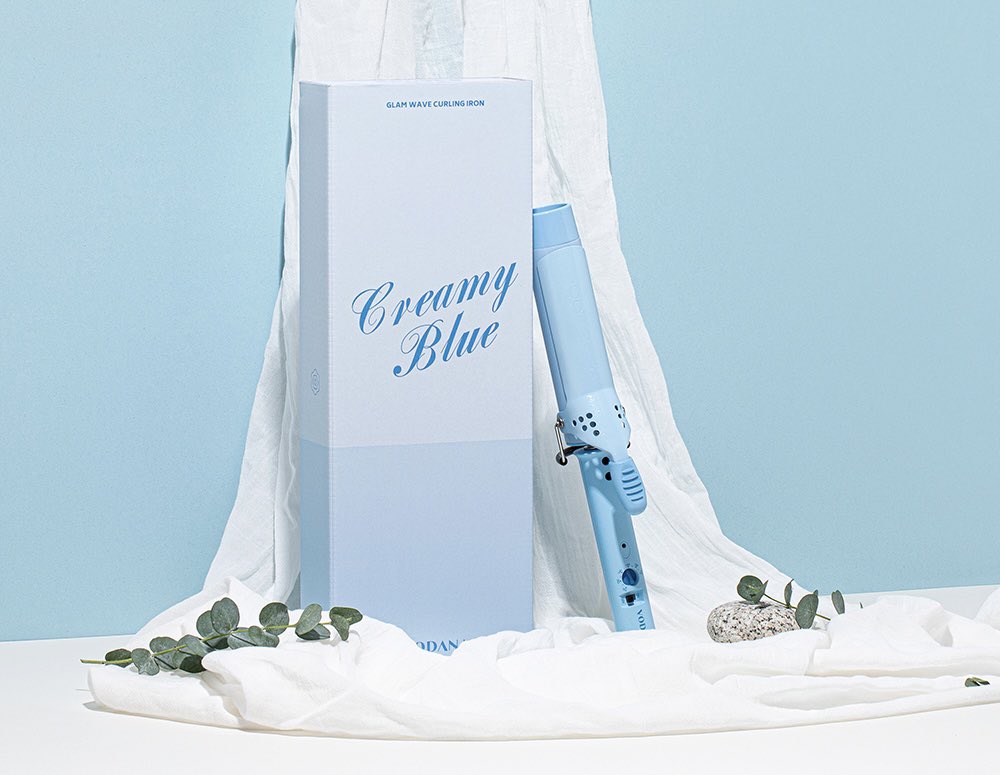 SeoulSpringShop's tweet photo. 💞Preorder💞VODANA Glamwave Curling Iron 36mm
 
💸 2,590฿

〰️Ivory Mood (สีใหม่)
〰️Violet
〰️Creamy Blue

💛มัดจำ 300฿💛
❌16/11/2021❌
#Springpreorder #พรีออเดอร์เกาหลี #ชี้เป้าโปรถูก #พรีออเดอร์ #พรีเกาหลี #ใช้ดีบอกต่อ #vodana https://t.co/J0huNW83n0