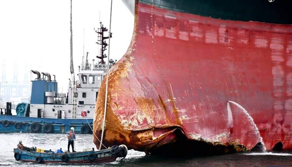 Guy With The Digger At Suez Canal tweet media