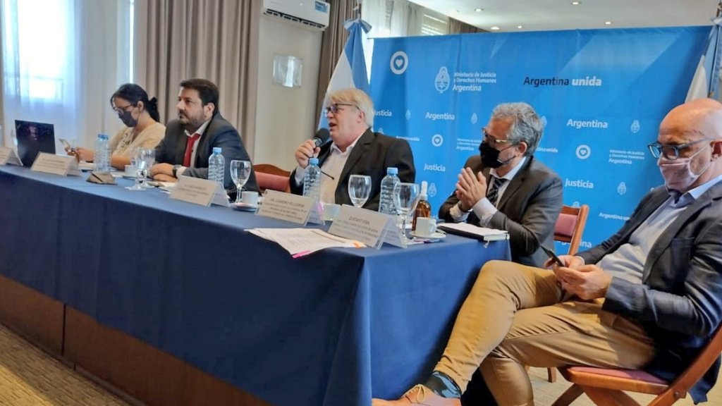 ParemosLaTrata's tweet photo. En el primer año del Plan Bienal 2020-2022, se logró la ejecución del 67% de las acciones

Ante delegados y delegadas al 14ª Consejo Federal, el Director del Comité presentó el informe anual sobre el estado de ejecución del Plan.

#ArgentinaSinTrata

🔗➡️https://t.co/aXE5s1E0uI https://t.co/GhhrBM78eA