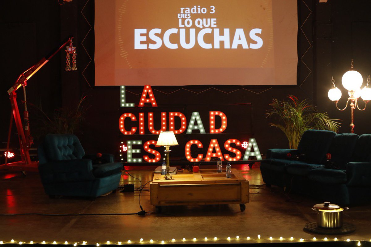 urbanbat's tweet photo. Comienza la celebración de esta 10ª edición del festival #URBANBATfets rodeada de muchas amigas. Hoy vamos a celebrarlo con todas vosotras. https://t.co/R9pSM8B4xh