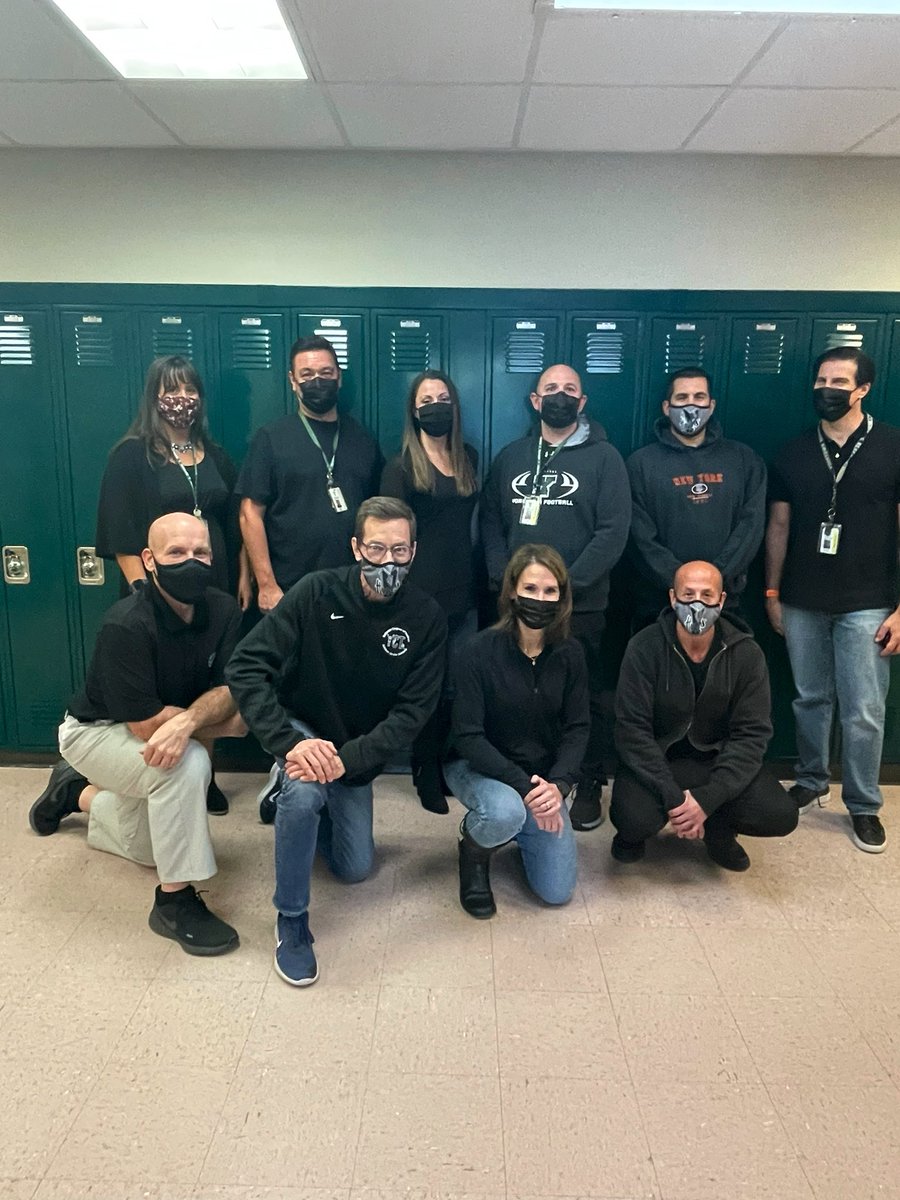 MrMeltzMath's tweet photo. The YCT stands in solidarity with @OssiningA #FairContractNow @OssiningSchools @AFTunion @nysut @YctUnited https://t.co/R2dUFgLrYr