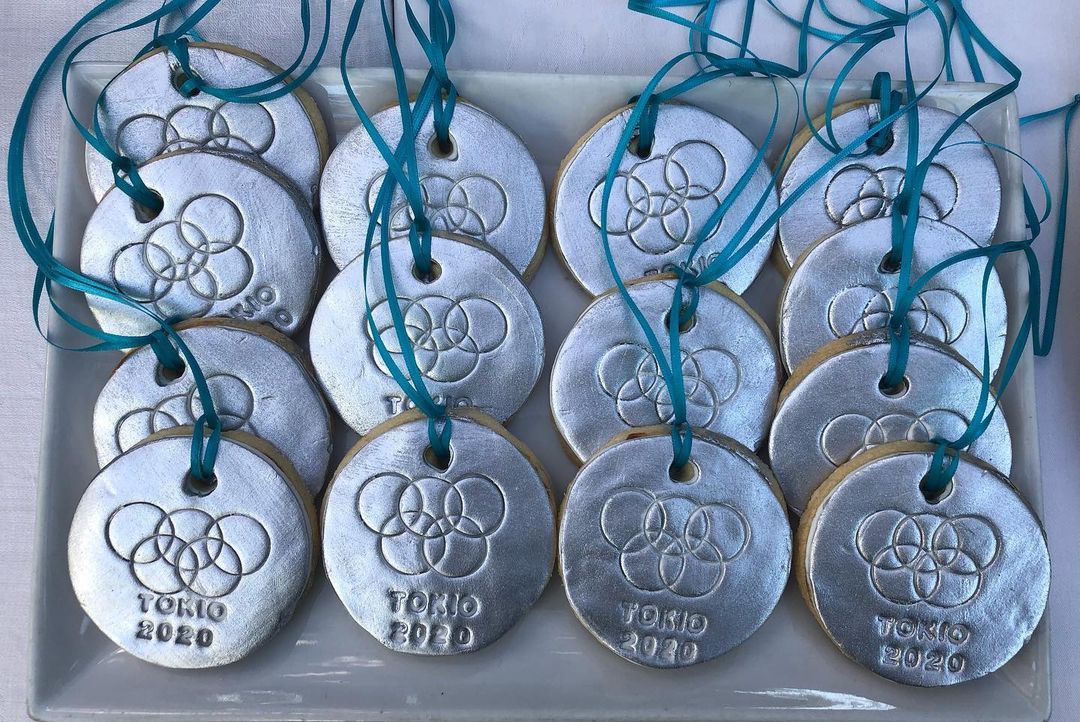 hockeyargplus's tweet photo. #Tokio2020⁣

🎖 Agasajo a los medallistas argentinos de los Juegos Olímpicos Tokio 2020, en la residencia de Nakamae Takahiro, el Embajador de Japón. 🇯🇵 🇦🇷⁣

📷 @coargentina⁣
___⁣
#Argentina #EquipoARG #Leonas #Hockey #FieldHockey #JuegosOlimpicos #HockeyArgentinoPlus #Tokio https://t.co/2nUErKlPPv