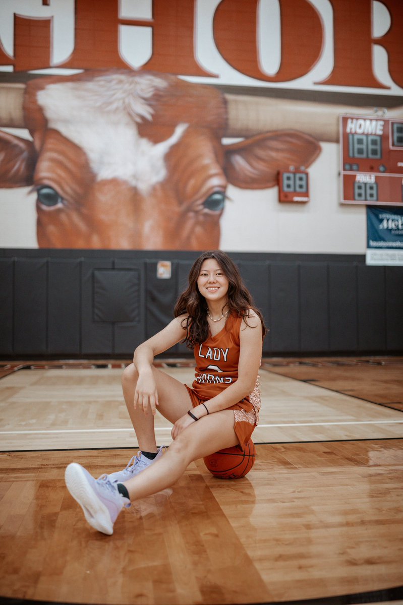 ashleypham27's tweet photo. silence your phone... the show is about to begin🎥 #seniorseason 
@Dobie_GBB https://t.co/J2JXKryqVZ