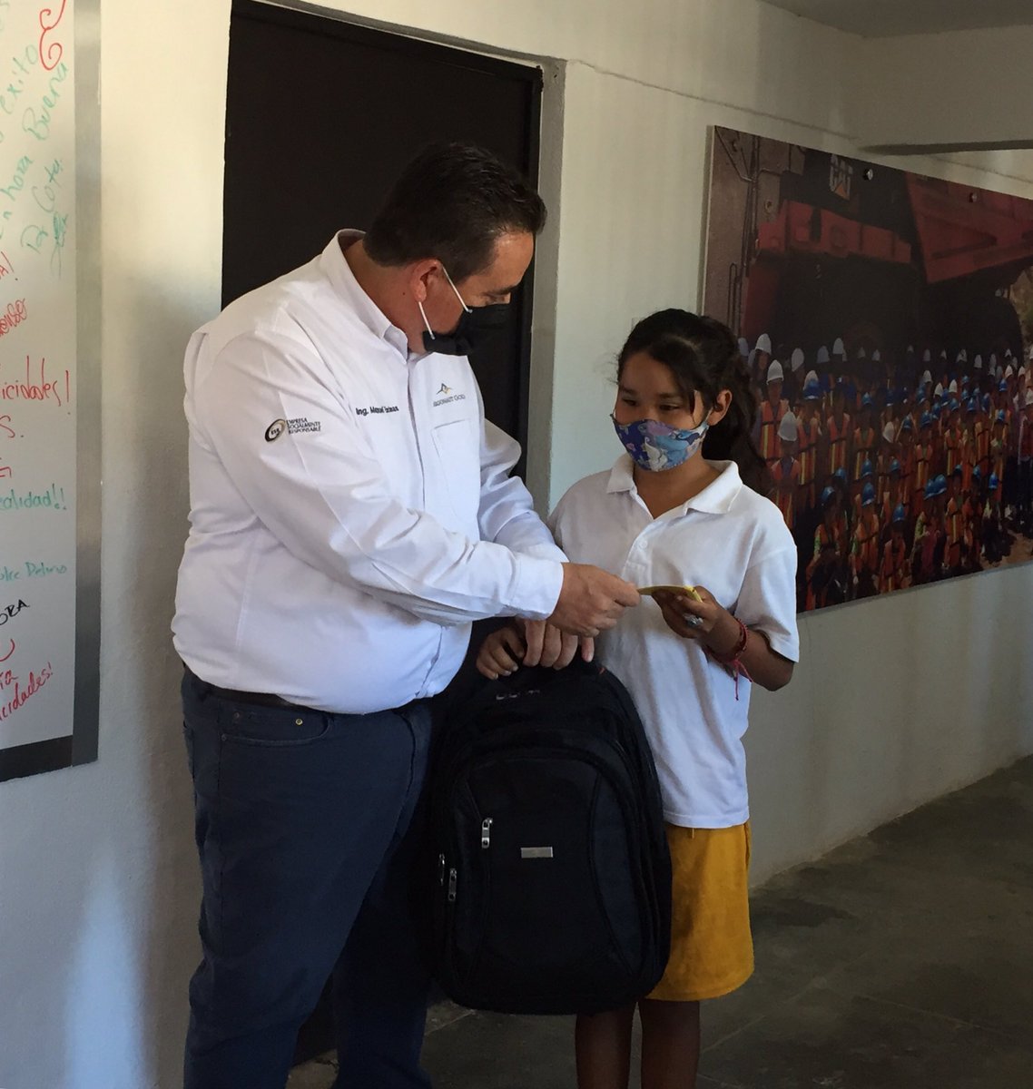 ClusterDeSonora's tweet photo. El Clúster fue testigo de la entrega de apoyos para la educación de niñas y niños de #LaColorada por @Argonaut_Gold
#CompartamosMinería https://t.co/f1lu8wiPRg