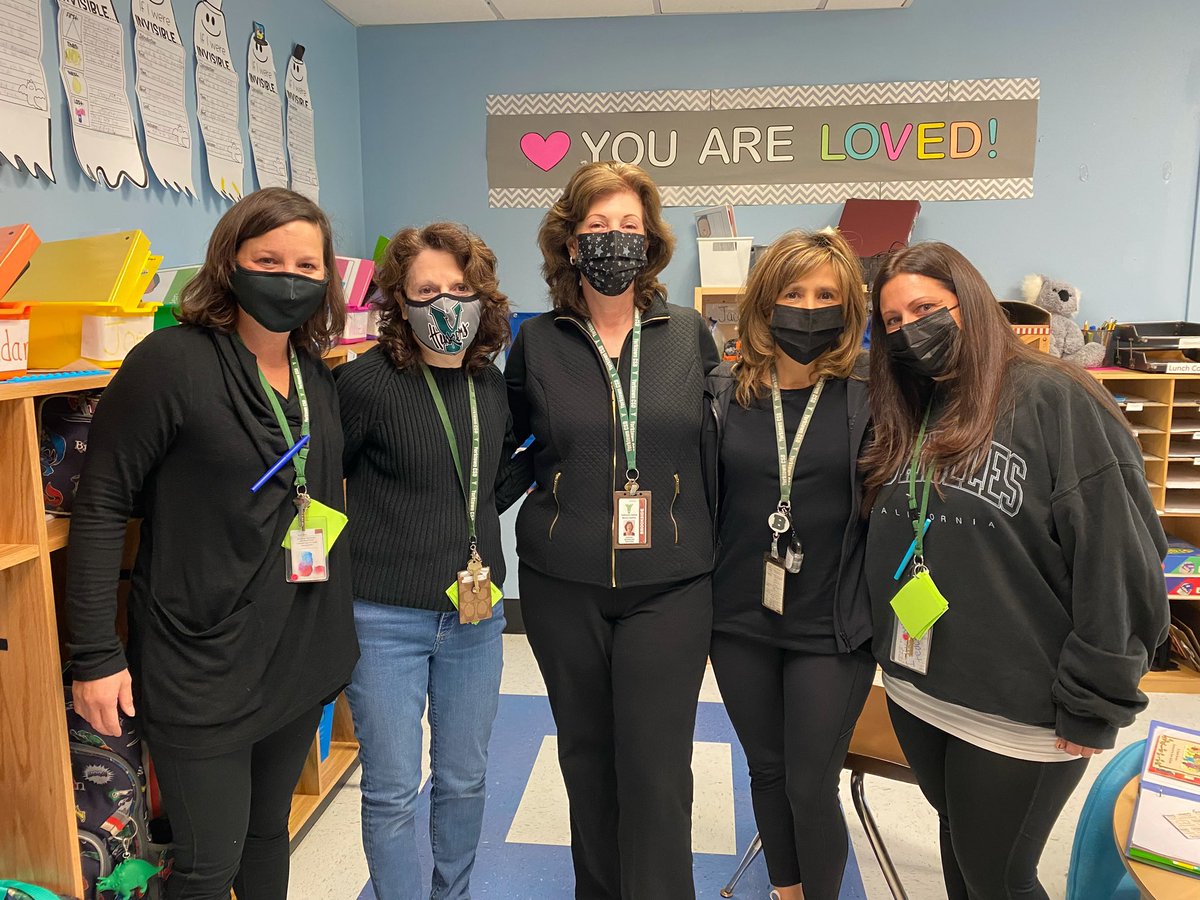 YctUnited's tweet photo. The YCT proudly wears black in support of our fellow teachers @OssiningA who deserve a #faircontract! @YctUnited @nysut @rweingarten https://t.co/WhC7z76OZs
