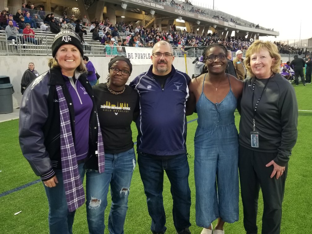 KatyISDAthletic's tweet photo. At the Morton Ranch football game tonight, Olympic Gold Medalist Tamyra Mensa-Stock presented a $5,000 check to @MortonRanchWres from Academy Sports &amp; Outdoors.

It was an honor to meet this remarkable young lady! https://t.co/fzQxLgbwCB