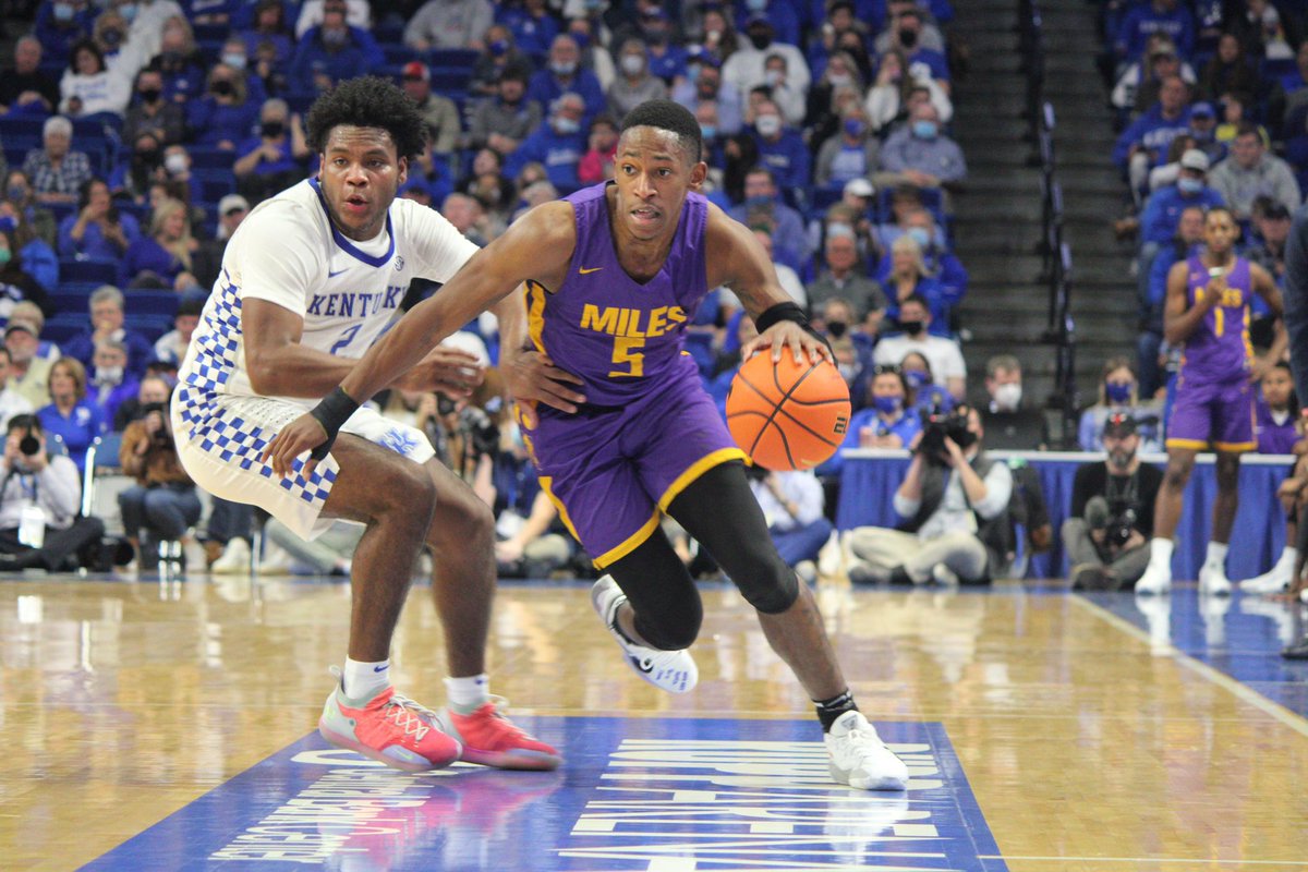 Miles Golden Bears (@goldenbearsofmc) on Twitter photo Yasim Hooker (10pts), Elijah Horton (9pts) and Roger Davis (11pts) have combined to go 7-of-7 from 3 as <a href="/GoldenBearsMBB/">Miles College Basketball</a> leads <a href="/KentuckyMBB/">Kentucky Men’s Basketball</a> 46-37 at the break. Yasim Hooker (10pts), Elijah Horton (9pts) and Roger Davis (11pts) have combined to go 7-of-7 from 3 as <a href="/GoldenBearsMBB/">Miles College Basketball</a> leads <a href="/KentuckyMBB/">Kentucky Men’s Basketball</a> 46-37 at the break.