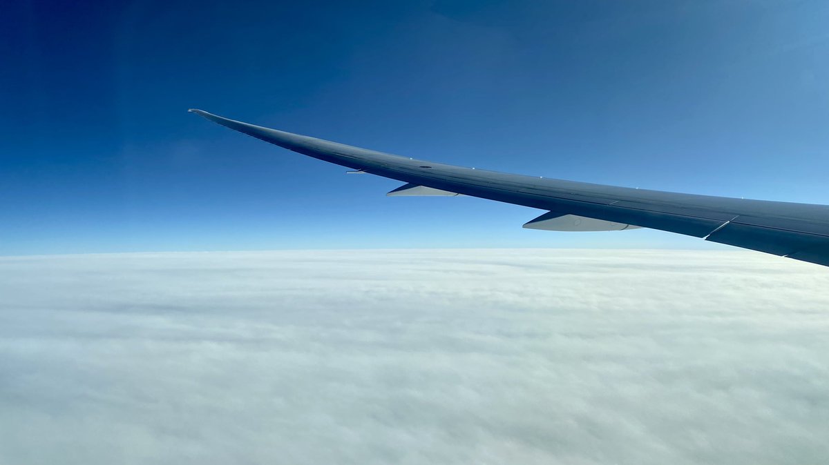 RyanVoutilainen's tweet photo. Hello from a few hundred kms off the #WestCoast of Vancouver Island. Pretty uniform cloud tops on the next disturbance expected to impact #Vancouver #BC a little later this evening.

#ShareYourWeather #ViewsFrom40000ft #AC537 #Dreamliner #BCwx https://t.co/glCKgHvCj5