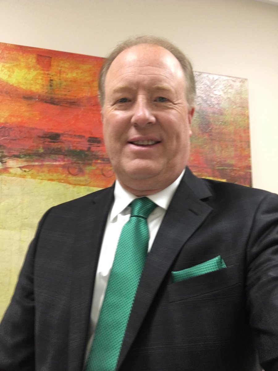 In honor of two state championships, hope it’s ok if I wear a little green for <a href="/krcg13/">KRCG 13</a> sports tonight. ⁦@BlairOaksVB⁩ ⁦<a href="/BlairOaksSB/">Blair Oaks Softball</a>⁩
