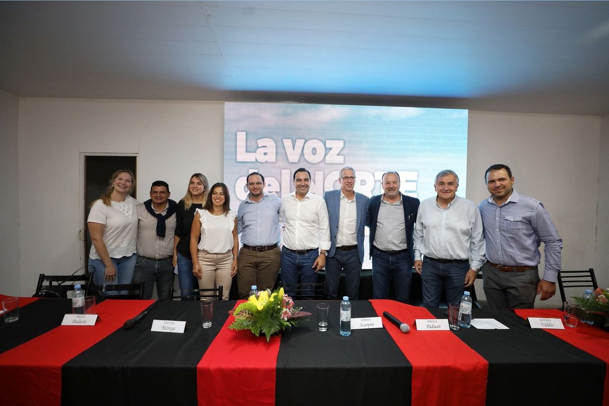 GerardoMorales's tweet photo. Los candidatos de Santa Fe tienen la enorme oportunidad de darle al Congreso de la Nación una agenda sólida que busque soluciones para los Argentinos. 

Mi apoyo a @carolinalosada y @DioniScarpin, futuros representantes del pueblo santafesino! Mucha fuerza 💪 https://t.co/sGWIg02wKw
