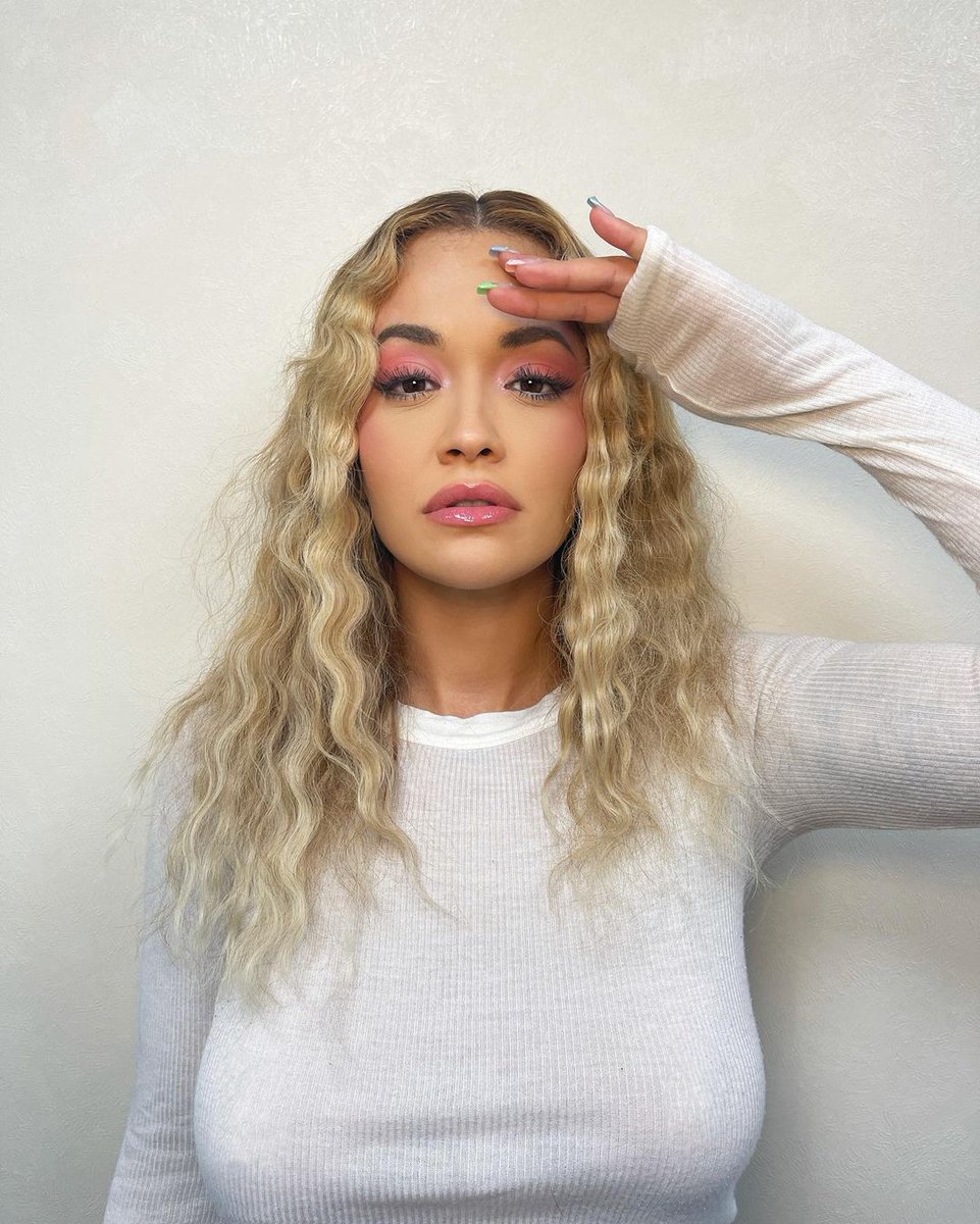 RitaOra's tweet photo. Remember remember the 5th of November 💥 happy weekend lovers! https://t.co/844Kd0n13s