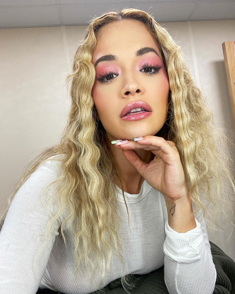 RitaOra's tweet photo. Remember remember the 5th of November 💥 happy weekend lovers! https://t.co/844Kd0n13s