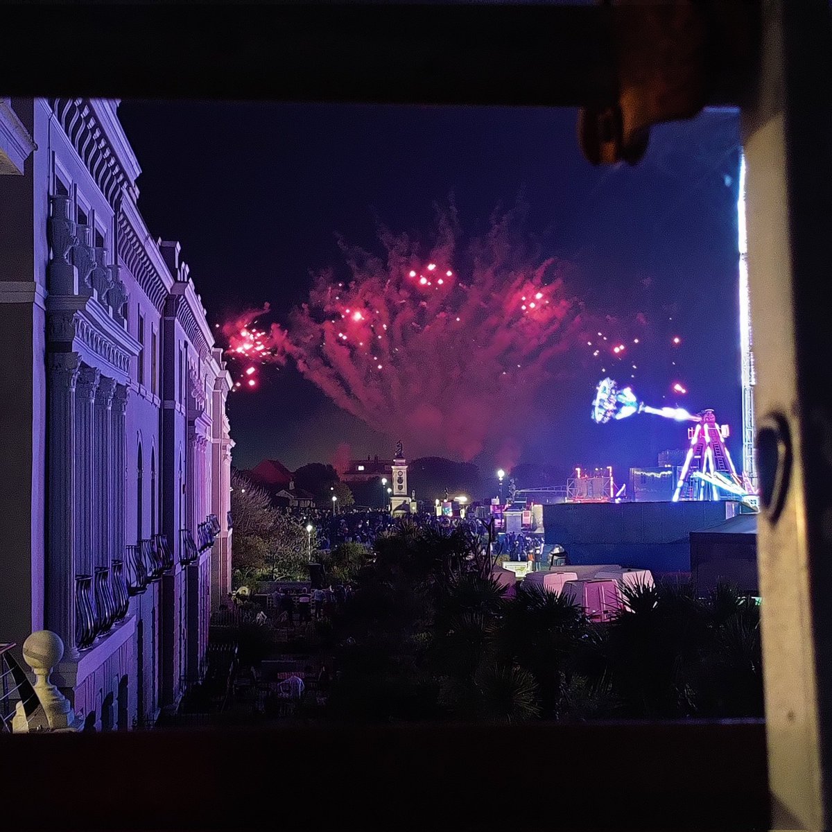 EverydayElvis's tweet photo. Scaffolding and scallop fireworks #pilgrimCHAT @CHATArch #BonfireNight #gunpowdertreasonandplot https://t.co/K7rEfU2M8q