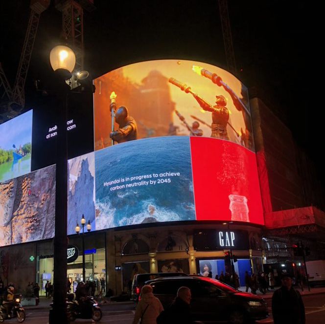 AgeOfEmpires's tweet photo. Times Square wasn't the only place we conquered - did you see Piccadilly Circus this week? #AgeofEmpiresIV #AoEIV #Age4Ward https://t.co/FiECJGnwFC