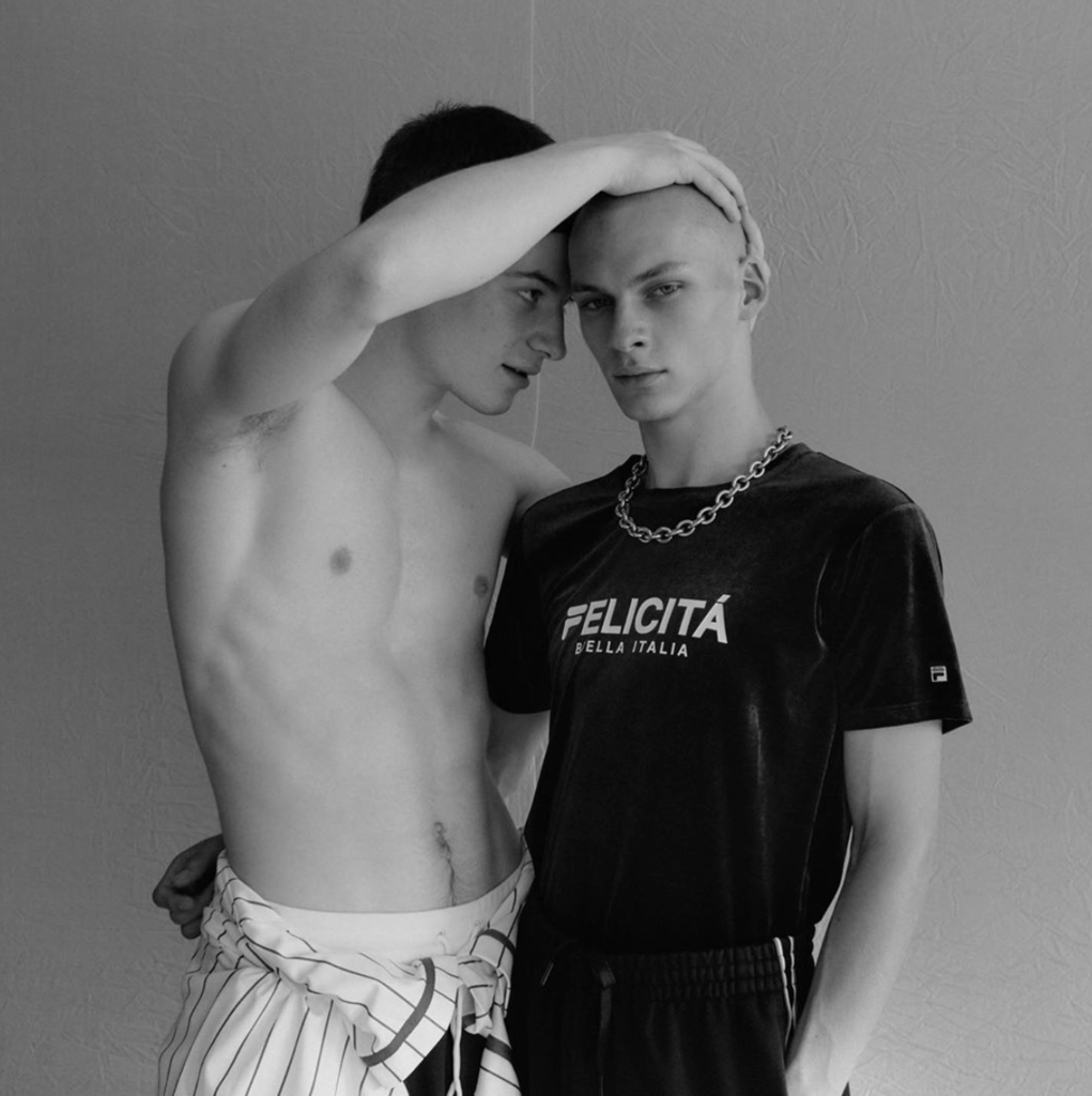 frenchiehard's tweet photo. vampire-canneberge:

  ph. Bennie Julian Gay https://t.co/2bZ2xFtmJ8 https://t.co/h0Z6T6Er5P