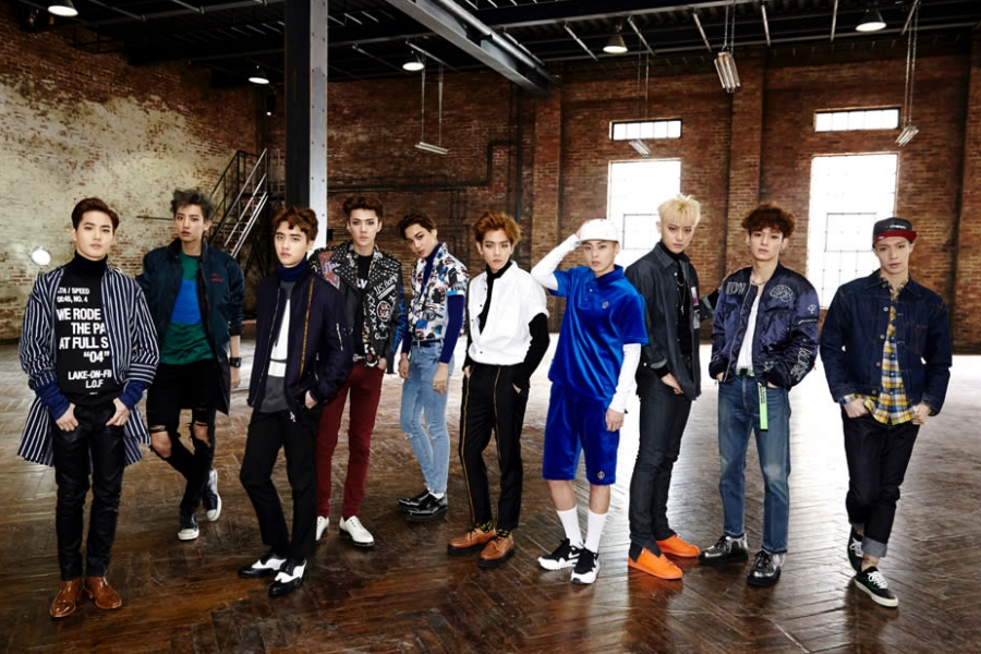 soompi's tweet photo. #EXO's "Call Me Baby" Becomes Their 4th MV To Hit 300 Million Views
https://t.co/awKrs4P4DP https://t.co/eMxaUkrcCH