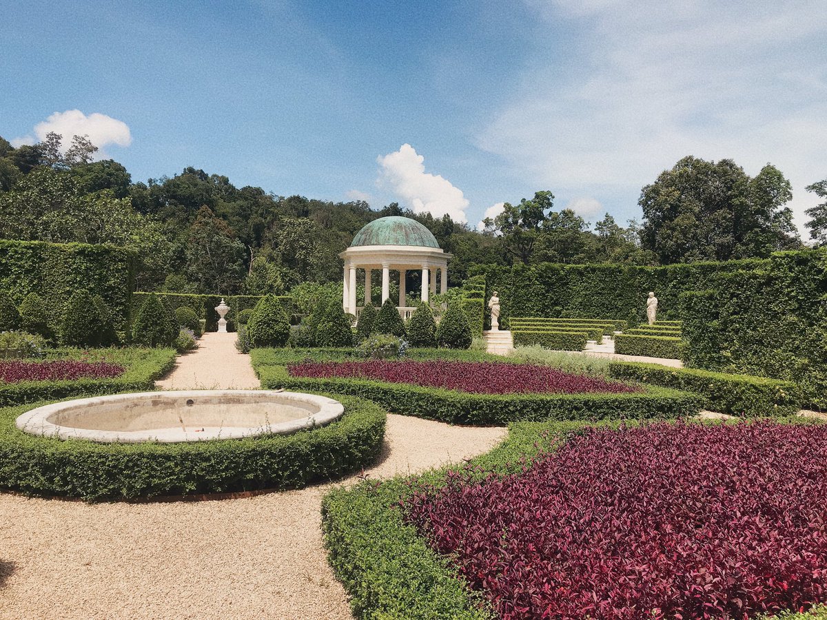 EmceeAble's tweet photo. Getting excited to #host tonight’s Rotary Vanderbilt #Fundraiser. I can’t wait and this mansion is one of a kind!
#luxuryeventhost #galadinner #ImSoExcited #professionalpresenter #AbleWanamakok #MCsuperstar #celebrityhost #trilingualmc #mc #emcee #thailand #MCAsia https://t.co/P9eLmmmjel