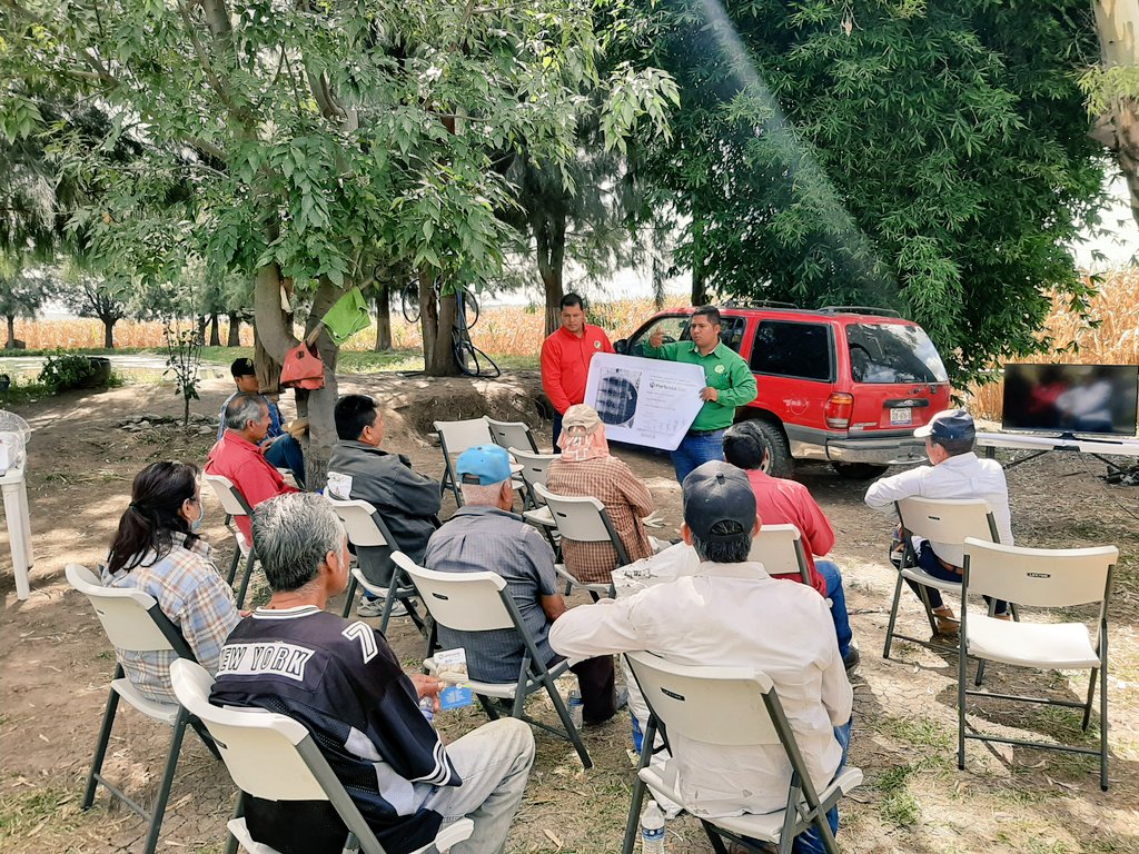Fco_Hgo_Lopez's tweet photo. La @SDAyR_GTO y @CIMMYT a través del programa @MasAgroGto da capacitacion y recorrido de campo en Benito Juárez y La Sandia a productores de @municipio_leon mostrando estrategias y resultados de intervención. 

¡Por una agricultura sustentable!
@Paulo_Banuelos @AleGutierrez_mx https://t.co/ySKIQCpXbP