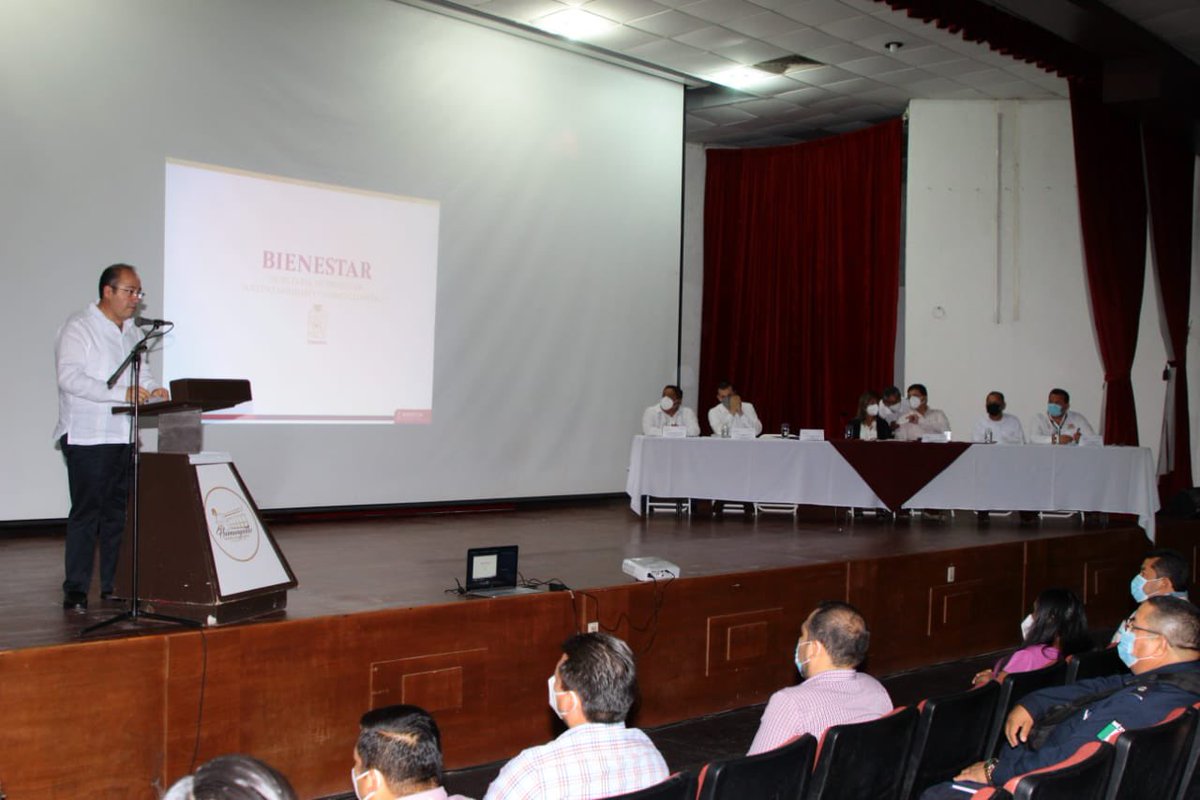 BienestarGobTab's tweet photo. Por indicación del Gobernador de Tabasco, Carlos Manuel Merino Campos, el Titular de la SBSCC, Lic. Manuel Sebastián Graniel Burelo, realiza reunión de trabajo con el Alcalde de Huimanguillo, Lic. Oscar Ferrer Ábalos. https://t.co/0jscnqYAbz