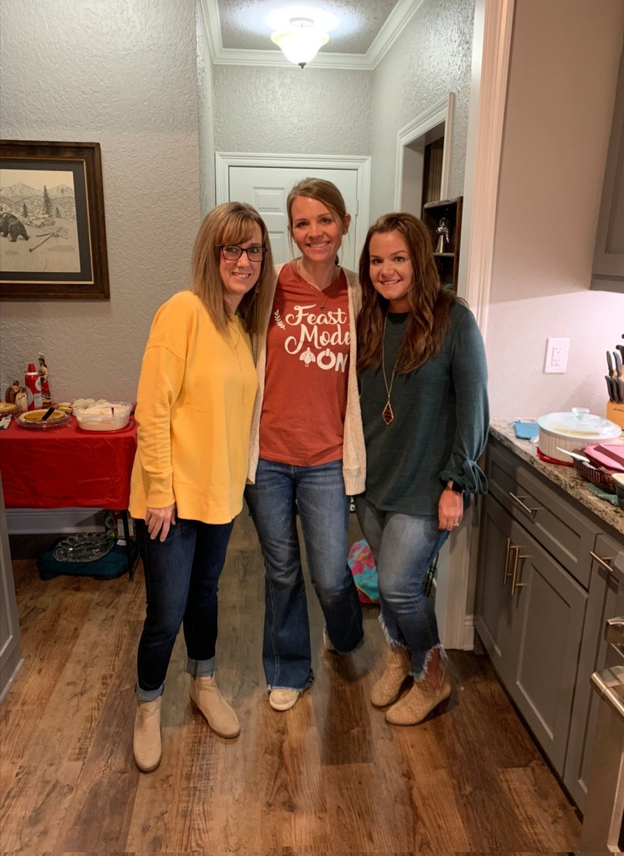 jaofcabot's tweet photo. November Chapter Meeting &amp; Early Friendsgiving Dinner 💙💙 #jaofcabot #cabotja #naja #juniorauxiliary #friendsgiving https://t.co/GaYLFyllZp