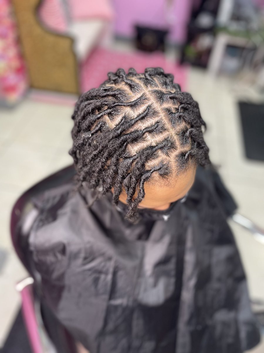 YoGoo32's tweet photo. 7 months and still enjoying the journey. #locs #retwistlocs #womenwithlocs #loclivin #locjourney #combcoils #palmroll #starterlocs #naturalhair #naturalhairrocks https://t.co/fRcFXNrWk6