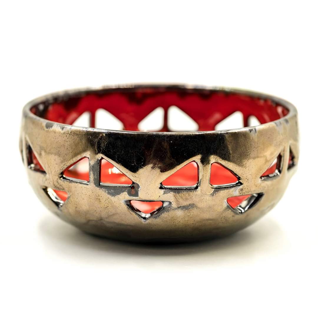 alina_gishyan's tweet photo. A lovely present this handmade trinket bowl would be!
Wheel thrown unique ceramic bowl with geometric cut-outs
6.5 x 15cm🥣
https://t.co/evtv3ytsAB
.
.
.
#artsartistsartwork #buyart #artgallery #art #fineart #artcollector #ceramicgift #christmaspresent https://t.co/d747BdDDI5