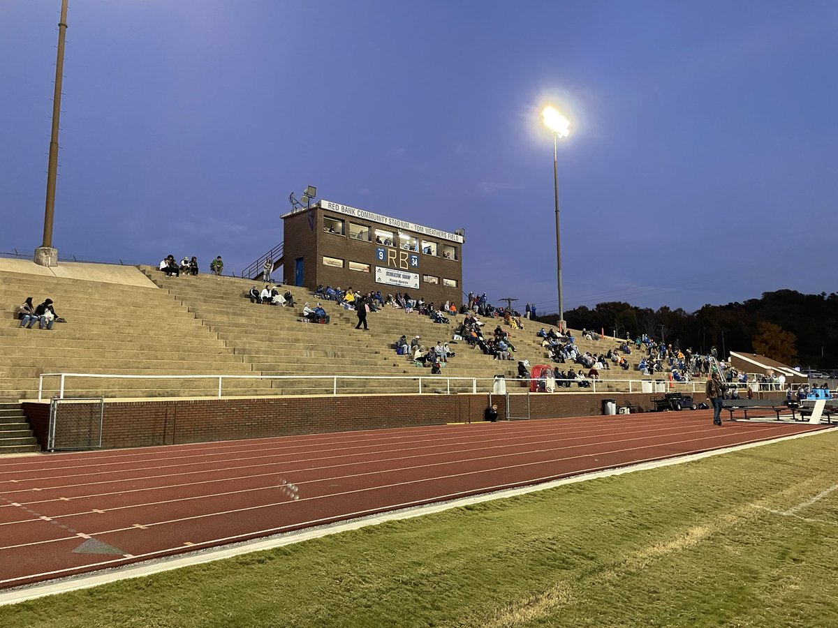 BlevinsSam's tweet photo. I love being home. Big night in The Bank! Playoffs have started and after an 80+ yard fumble recovery @RedBankFB leads Stone Memorial 14-0! #FNF3 #Prepson3 #RedBank #theBESTBank https://t.co/22p9kNJJsr