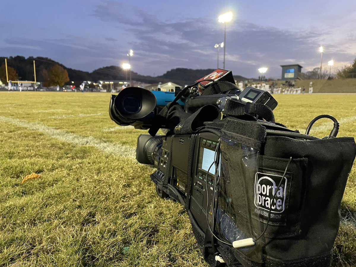 BlevinsSam's tweet photo. I love being home. Big night in The Bank! Playoffs have started and after an 80+ yard fumble recovery @RedBankFB leads Stone Memorial 14-0! #FNF3 #Prepson3 #RedBank #theBESTBank https://t.co/22p9kNJJsr