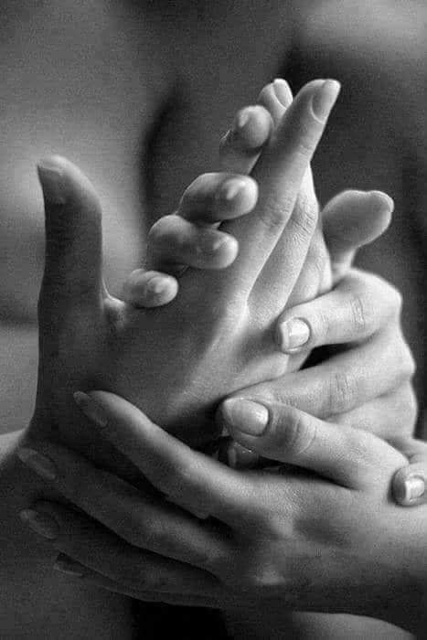 لم أدر ما طِيبُ العِناقِ على الهوى 
حتى ترفَّق ساعدي فطواكِ ..♥️
 
(أحمد شوقي)