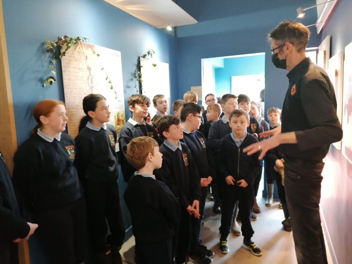 castleplunkett's tweet image. #localhistory The Senior room had a very interesting historical tour @Rathcroghan The ancient capital of Connaught 👸 #mythology #ringforts Cruachan Ai #queenmeabh @HerInSchools @TulskGAA @RoscommonT @RoscommonHerald