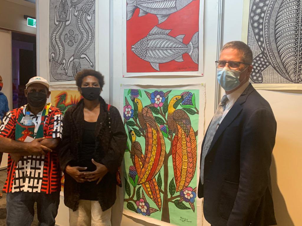 AusHCPNG's tweet photo. Papua New Guinea artists have suffered the economic effects of the COVID-19 pandemic, but it was great to see that their talent and inspiration has not waned at the first 🇵🇬 contemporary art exhibition hosted by the National Cultural Commission at APEC house this weekend. https://t.co/liAfDk1asH