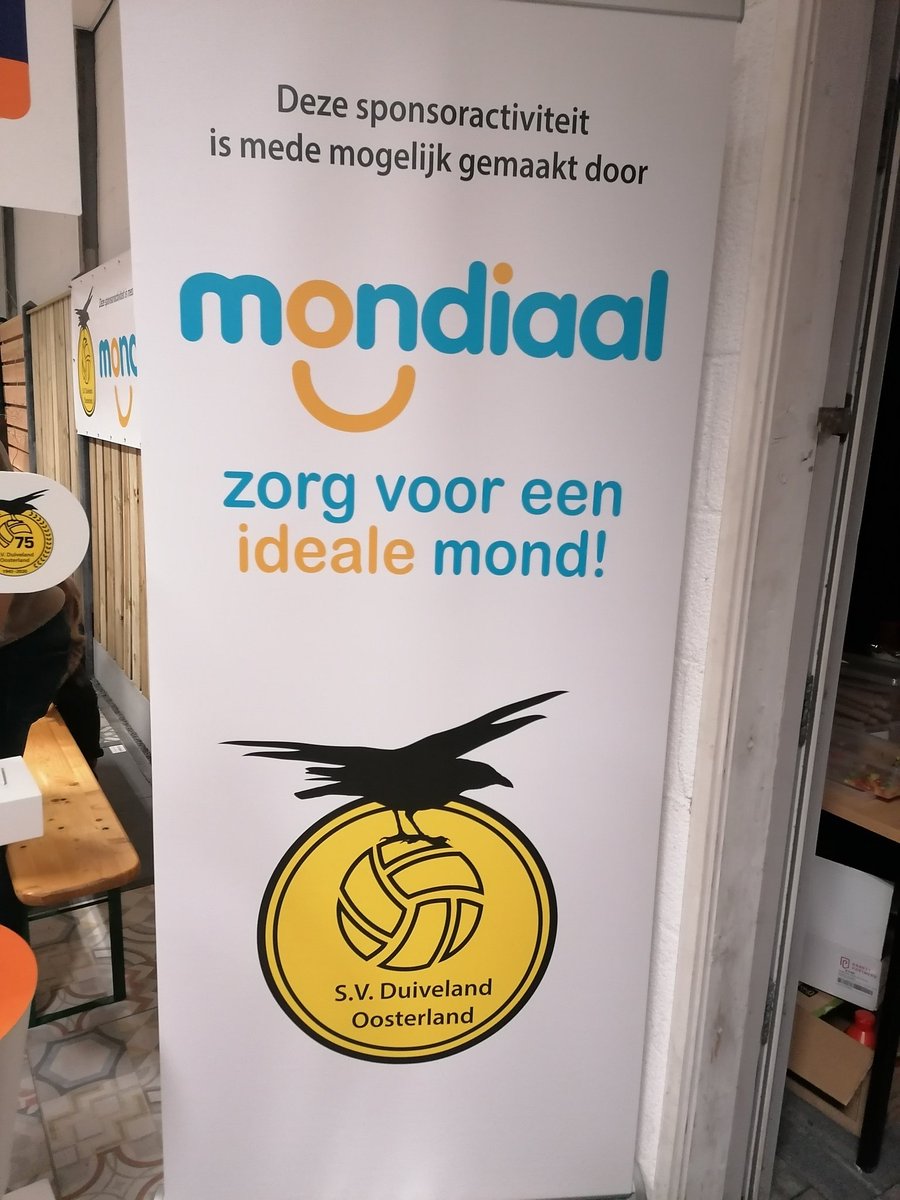 svduiveland's tweet photo. Een drukke en gezellige sponsoravond. Vele sponsors luisterden ondermeer aandachtig naar het verhaal van behangkoning @johnvanzweden bij @swansea.
Maar  ook aandacht voor de al jarenlange trouwe Duiveland sponsor Jan.P.Boogert Sierbestrating. #sponsors #Duiveland https://t.co/3xdxtnHEvo