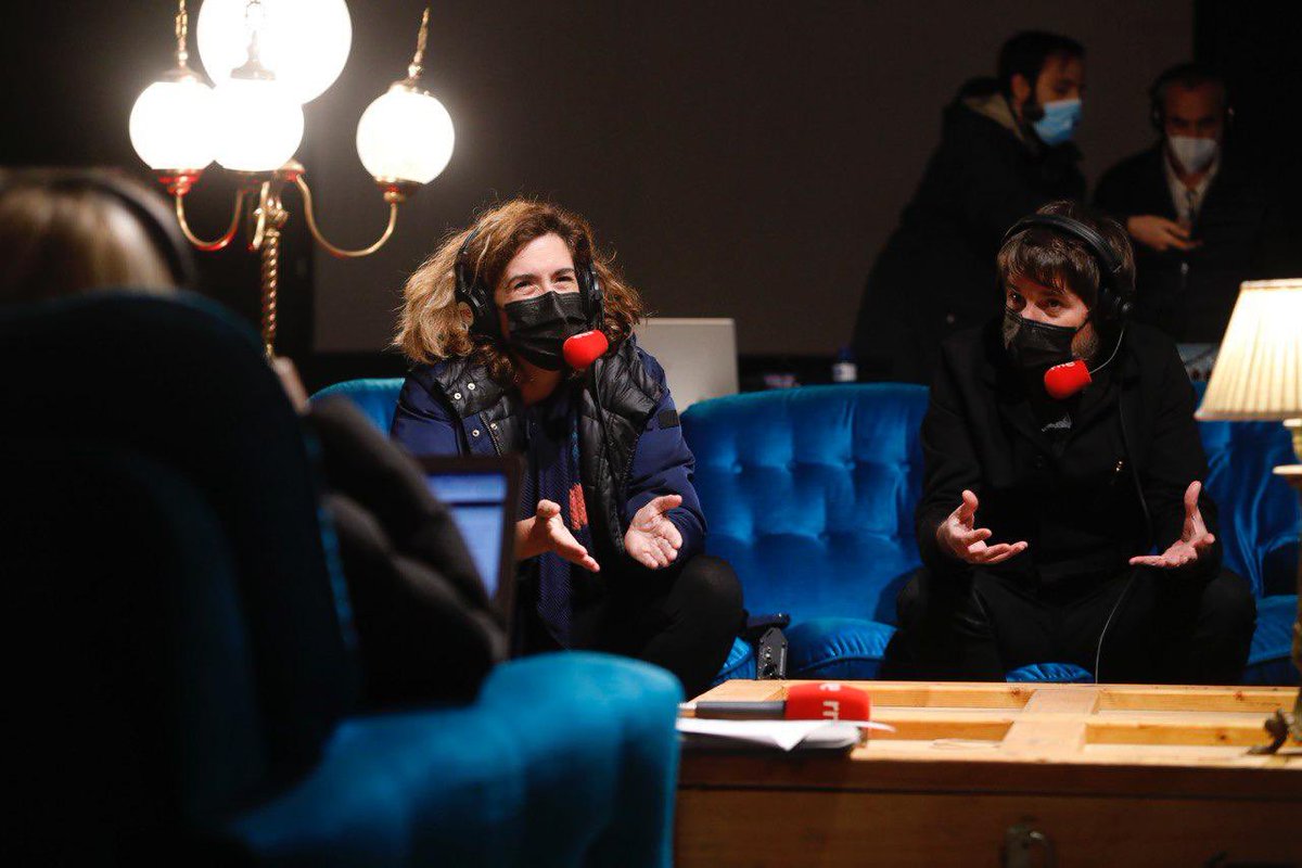 hbehark's tweet photo. Como en casa en nuestra ciudad escasa, tan bien acompañados, 
/
Ane Arce, @berasa , @BravidDavo , Rosa Pérez @radio3_rne , Radithor, @gorkanaiz , Manu Gomez @laterminal_ficc 
______________
@urbanbat Fest https://t.co/DzFGiLYTYK