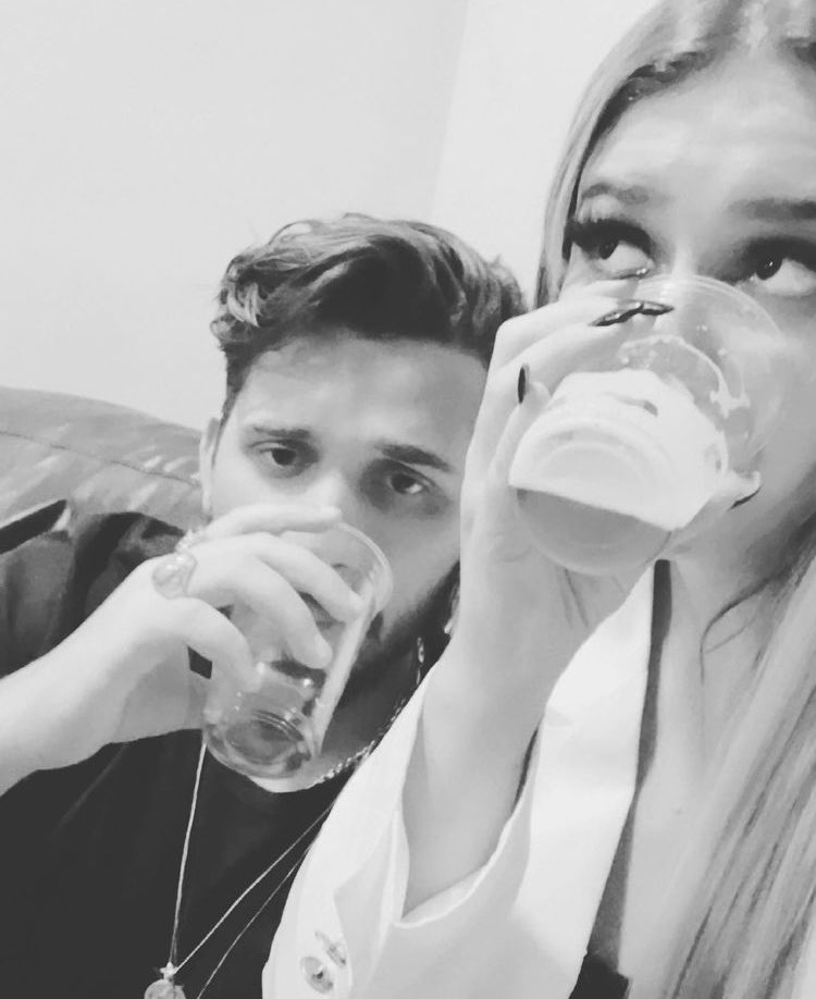 GustavoPMioto's tweet photo. Não aguento mais ver meus amigos indo embora. Não consigo acreditar que a mensagem não vai ser respondida mais. Que Nem a ligação de vídeo vai existir mais. Que o vácuo no Wpp agr é de vdd. Não dá pra entender a vida. Obrigado por ter acreditado em mim em todos os momentos. https://t.co/kSlZ4D2mF0