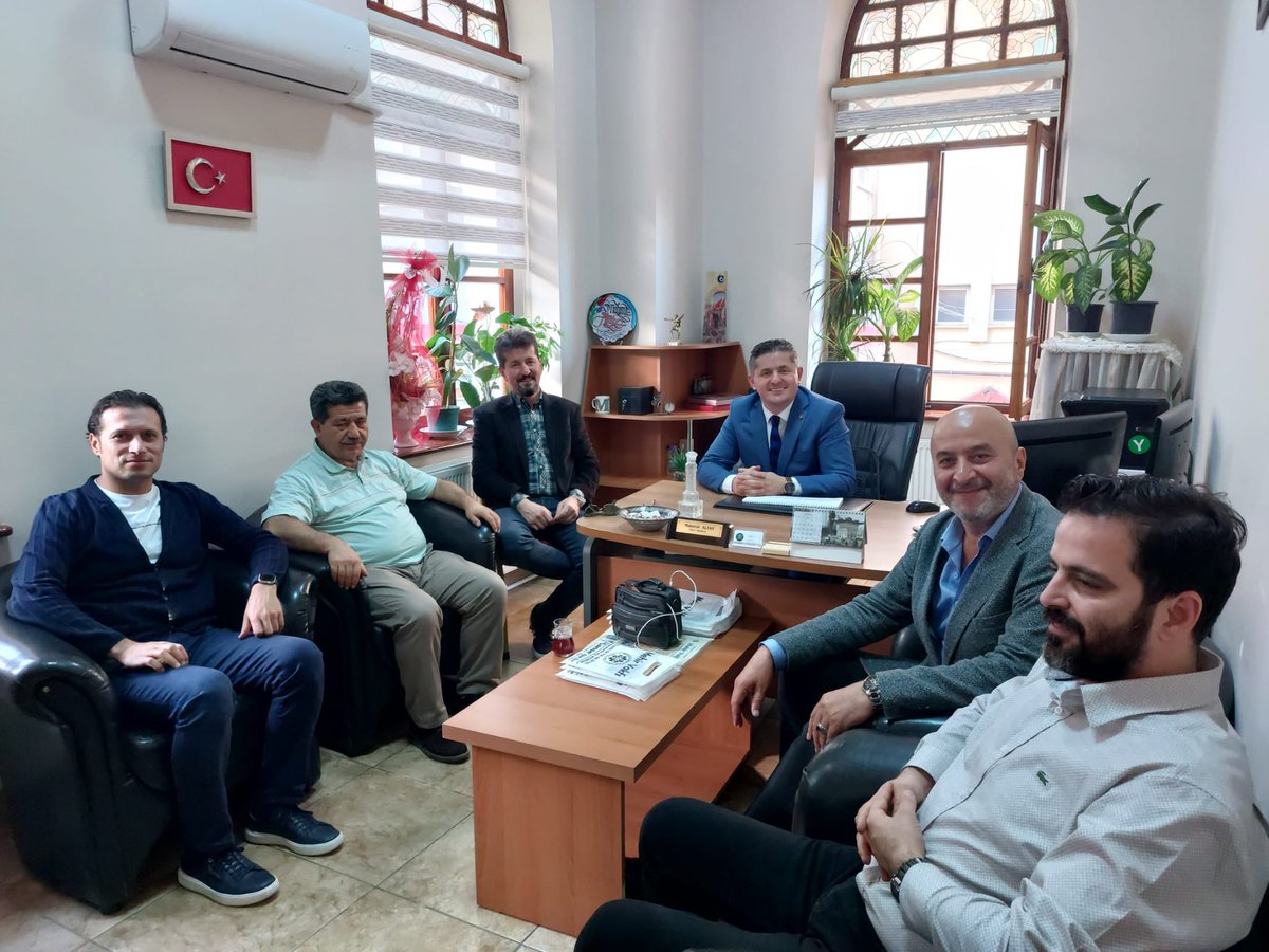 Dostlarım; nazik ev sahipliği, güleryüzlü sohbet ve bereketli istişareler için ödemiş öğretmenevi müdürü muhterem insan mahmut altay kardeşime şahsım ve <a href="/mehirvakfi/">Mehir Vakfı</a> adına çok teşekkür ediyorum..çok memnun oldum. <a href="/ofseles/">Ömer Faruk Seleş</a> <a href="/redapplekizilel/">m yayla</a>