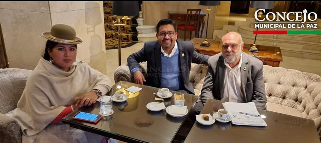 TuConcejoLP's tweet photo. #ElConcejoInforma | El presidente y la vicepresidenta del #ConcejoMunicipalDeLaPaz, #JorgeDulon y #ElianaPaco, se reunieron con el director del INCIDEM, #FranciscoMiranda, para dialogar sobre temas de la gestión de cooperación y avances en beneficio de diferentes sectores. https://t.co/ihUQfsraSt