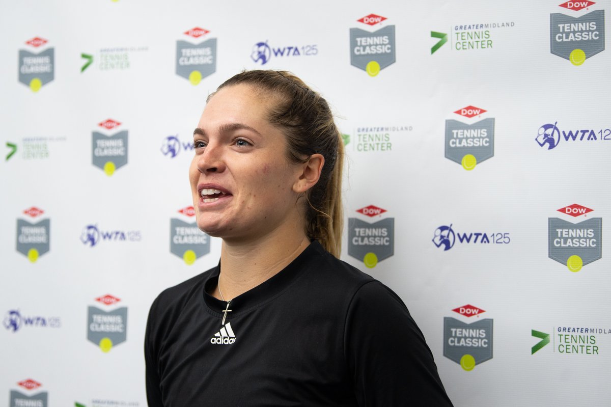 DowTennisCL's tweet photo. 🇺🇸 @CatyMcNally advances past Doi 6-2, 4-2, ret. to book her spot in the final four. https://t.co/zeAQ7ScpCT