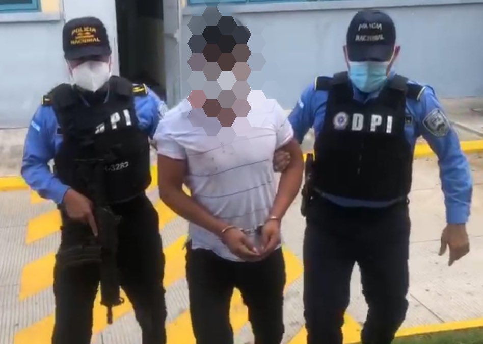 dpi_honduras's tweet photo. #ResultadoDeImpacto👮♂️🚔
Producto de una asertiva investigación, capturamos a supuesto integrante de banda criminal "Los Machorro" por atentar contra el candidato a alcalde del partido Libre, José Rommel Rivera Orellana. #SanLuis #SantaBàrbara https://t.co/tXZKlwVtDU