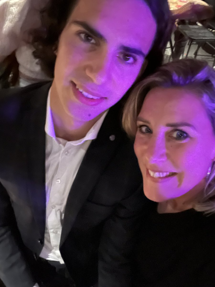 esther_schmidt's tweet photo. Kijk, mijn favoriete speler. #fcther #cote #winst #zerrouki https://t.co/ddio55Z9tH