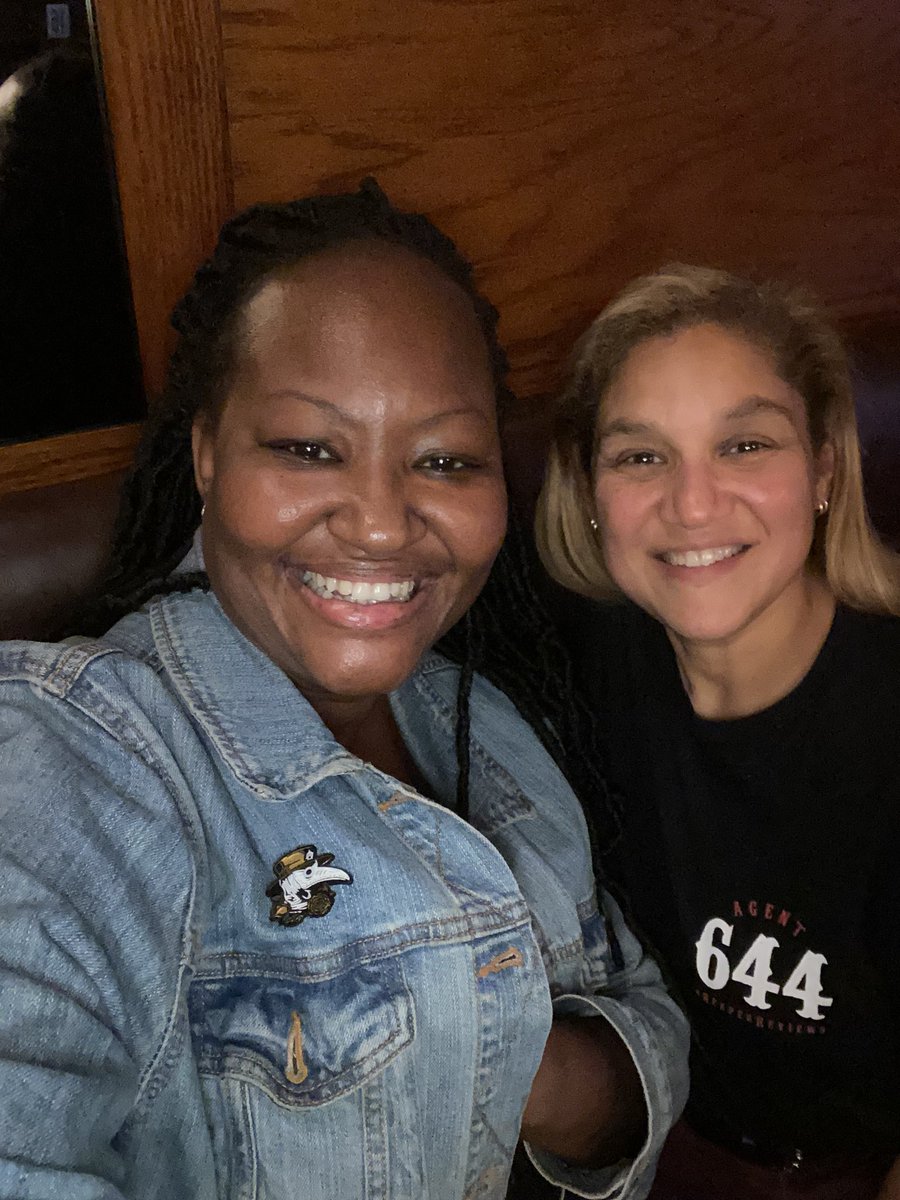 gutierrez4541's tweet photo. It was a pleasure and wonderful day having lunch w/ @BIGRosieBK #BrooklynSista #SAMSister @Theorossi and @KimFCoates for the love #SOA and #THEOrypod you have brought us together. #sonsofanarchy #ReaperReviews #Agent644 #ReaperPin ❤️👊🥰 🍺🍔@MelyndaE @SOAMayanAddicts @Cinnygirlx https://t.co/hHaY7Z5H5a