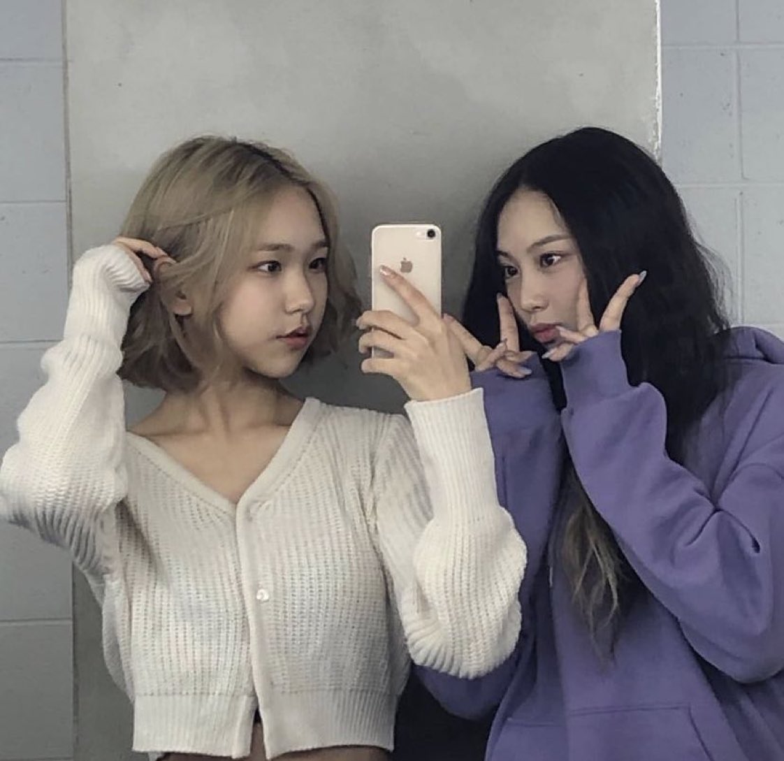 huiyeuon's tweet photo. (*☻-☻*) ❤️ 𝙷𝙰𝙿𝙿𝚈 𝙱𝙸𝚁𝚃𝙷𝙳𝙰𝚈 𝙹𝙸𝙰𝙽❤️
P.S. The mirror shot is so pretty. Happy birthday! Our kitty Jian Hahaha

I’m still on Jianyang’s birthday mood. https://t.co/REOzYWPrgy
