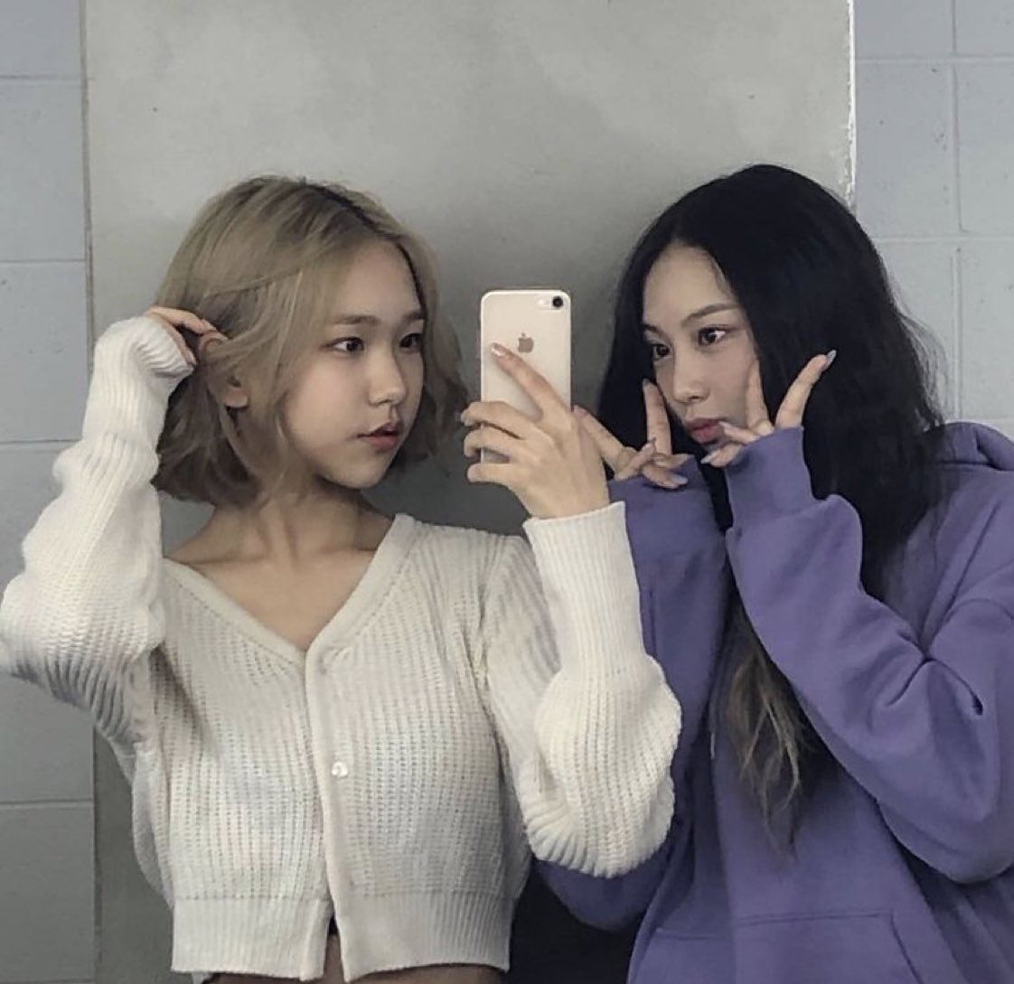 huiyeuon's tweet photo. (*☻-☻*) ❤️ 𝙷𝙰𝙿𝙿𝚈 𝙱𝙸𝚁𝚃𝙷𝙳𝙰𝚈 𝙹𝙸𝙰𝙽❤️
P.S. The mirror shot is so pretty. Happy birthday! Our kitty Jian Hahaha

I’m still on Jianyang’s birthday mood. https://t.co/REOzYWPrgy