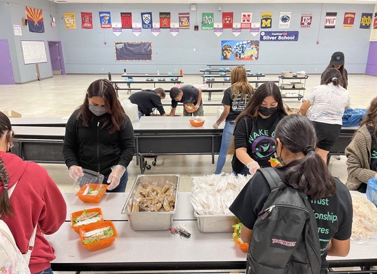 EstrellaCSD's tweet photo. Our #WakeUpClub, in conjunction with the Military Support Fund, made salads from @saladandgo for the Estrella family and students from @TGBHS_BRUINS. They made a total of 3,000 Salads!!! #oneteamunafamilia https://t.co/89ZURuKPi2