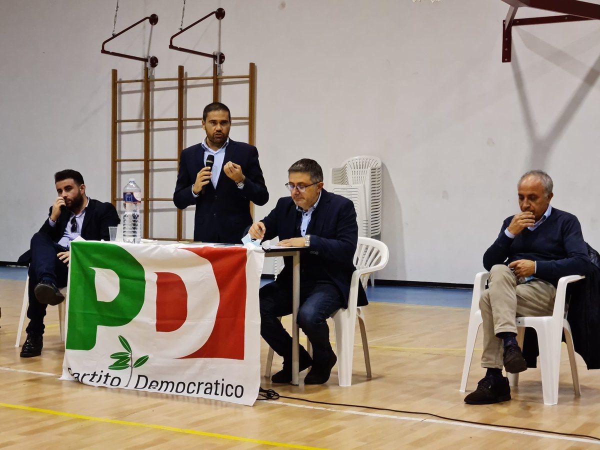 Daniele_Vella's tweet photo. 🔴🔴Proseguono in #Sicilia le #agoràdemocratiche 🔴🔴

A #PiedimonteEtneo  il dibattito su: “il Partito che vogliamo: formazione e partecipazione per tornare alla politica”, voluto dal sindaco Ignazio Puglisi.
@agora_dem @nicolaoddati1 @EnricoLetta @Tetovaccari @pdnetwork https://t.co/EvgmWu3RIj