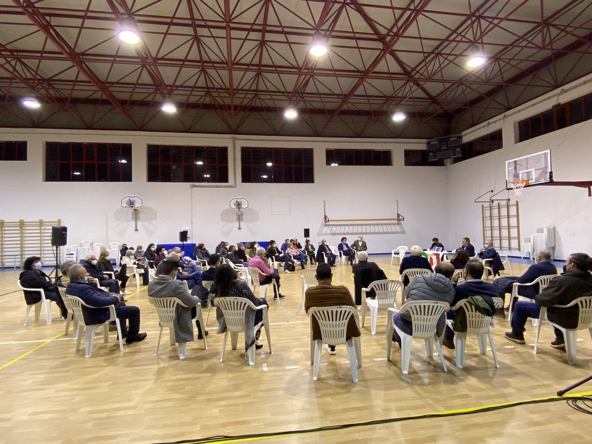 Daniele_Vella's tweet photo. 🔴🔴Proseguono in #Sicilia le #agoràdemocratiche 🔴🔴

A #PiedimonteEtneo  il dibattito su: “il Partito che vogliamo: formazione e partecipazione per tornare alla politica”, voluto dal sindaco Ignazio Puglisi.
@agora_dem @nicolaoddati1 @EnricoLetta @Tetovaccari @pdnetwork https://t.co/EvgmWu3RIj