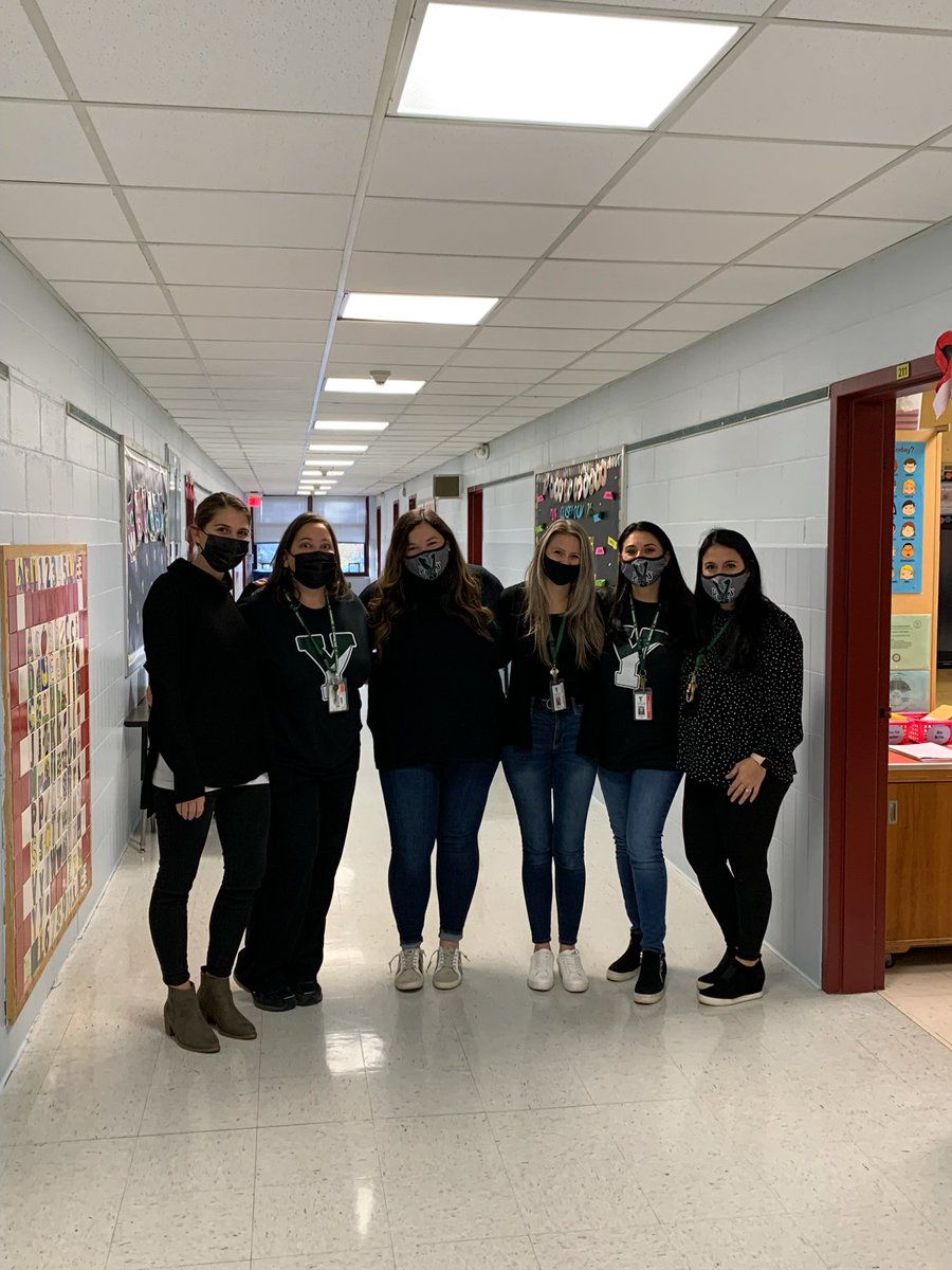 YctUnited's tweet photo. Proud to wear black in support of our fellow educators in @OssiningA! @nysut #FairContractNow #RespectTeachers https://t.co/qyBG6fmQSb