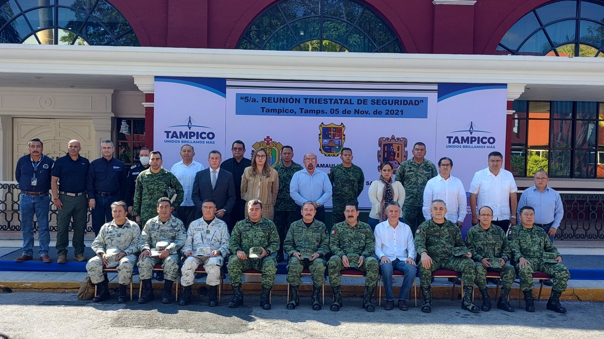 TONNYPECINA's tweet photo. Reunión de seguridad ...más fuerte el operativo de vigilancia para fin de año y buen fin en el sur de Tamaulipas https://t.co/qqAYMBNYqW